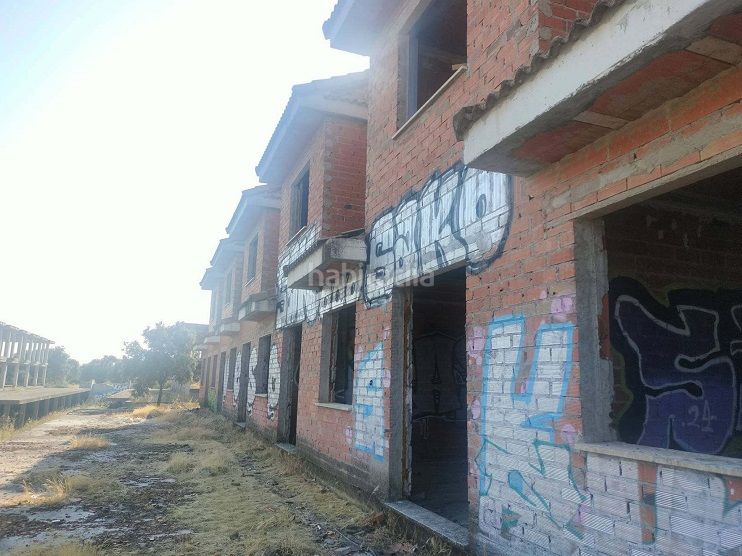 Foto 1c8e8dab-ced8-40f3-9e53-ff5e192ae743. Edifici a calle de los girasoles 77 a Galindo y Perahuy