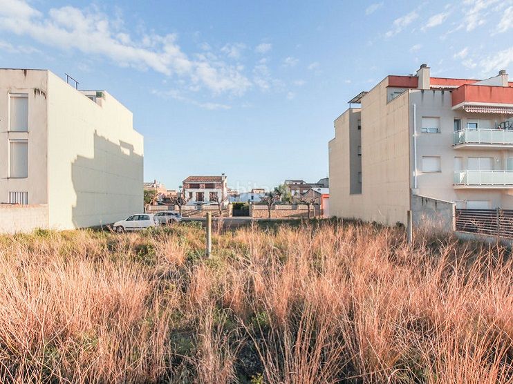 Foto 3b717f7e-6429-4e8e-8fc4-3ba621e78441. Terreno residencial en passeig de la generalitat 4e suelo urbano residencial en santa bárbara. en Santa Bàrbara