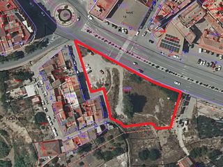 Terreno residenziale in Avenida de la Industria 10