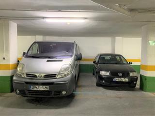 Lloguer Aparcament cotxe a Florista 141. Amplia