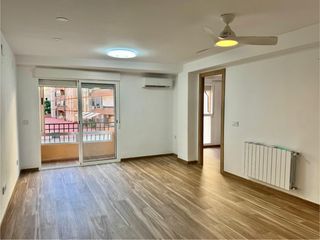 Miete Etagenwohnung  Gaudencia torres. Reformada