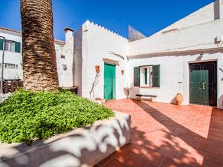 House in Sant Lluís-S´Ullestrar-Torret. Tradicional casa con jardín en sant lluís