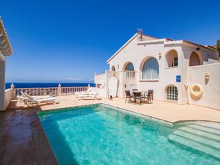 Maison à Cala en Porter. Villa con licencia y vistas directas al mar en calan porter