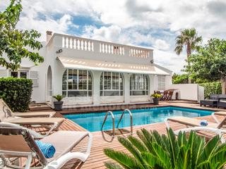 Casa en Ciutadella. Chalet con licencia turística en cap dartrutx