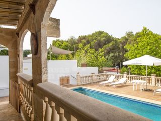 Casa a Cala Blanca. Cueva natural con piscina a pocos metros de la playa de santandr