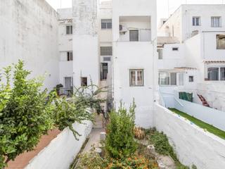 Casa a Centre Històric. Casa con jardín en el centro histórico de mahón