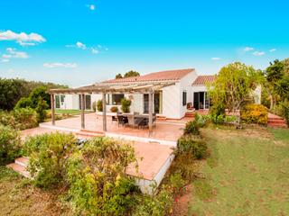 Mas à Llucmaçanes. Finca con piscina y licencia en llucmesanes