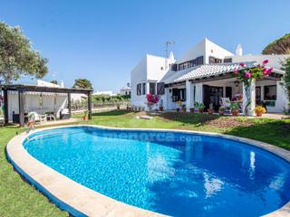 Casa a Binibèquer. Chalet mediterráneo con licencia en binibeca