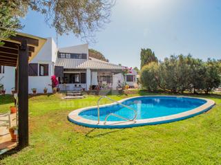 Casa a Binibèquer. Chalet mediterráneo con licencia en binibeca
