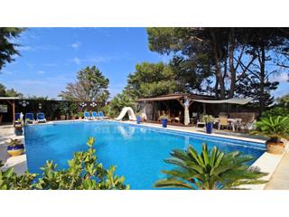 Xalet a Sant Climent-Es Canutells. Imponente chalet con piscina y amplios jardines en binixica