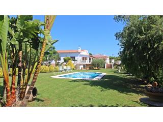 Mas à Alaior Poble. Casa de campo con piscina y precioso jardín en la argentina
