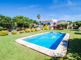 Bauernhof in Alaior Poble. Casa de campo con piscina y precioso jardín en la argentina