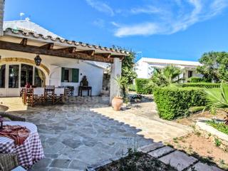 Masia a Sant Lluís-S´Ullestrar-Torret. Encantadora casa de campo con dos anexos en suestrà