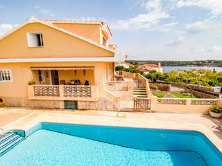 Casa a Santa Anna-Sol de l´Est. Chalet con vistas al mar y piscina en santa ana