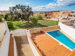 Casa a Dalt Sant Joan-Plaça Eivissa. Casa con piscina y garaje en mahón