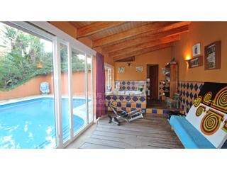 Masia a Llucmaçanes. Casa de campo muy privada en la tranquila zona de llucmaçanes,