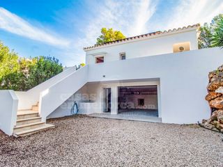 Casa a Son Parc. Chalet moderno con gran jardín en son parc