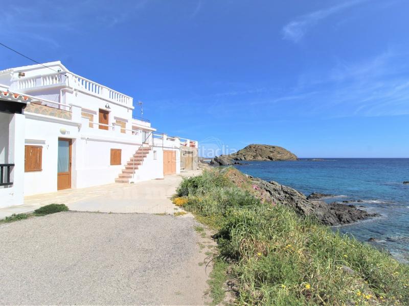 Foto 42998bde-eb9f-45ff-a13d-5a4ebb8e0f00. Casa  de costa en primera línea de mar en sa mesquida en Maó / Mahón