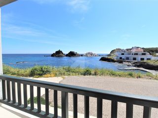 Casa a Cala Llonga-Sa Mesquida. Casa de costa en primera línea de mar en sa mesquida