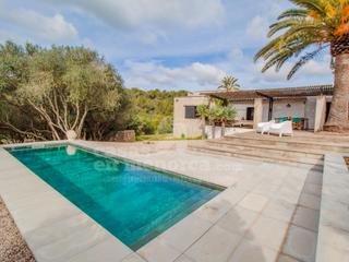 Mas à Alaior Poble. Casa de campo con licencia turística en alaior