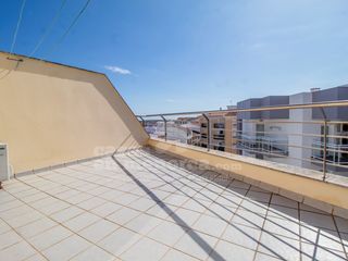 Pis a Dalt Sant Joan-Plaça Eivissa. Piso tríplex con parking en mahón