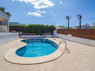 Casa a Biniancolla-Punta Prima. Apartamento dúplex con vistas al mar en son ganxo