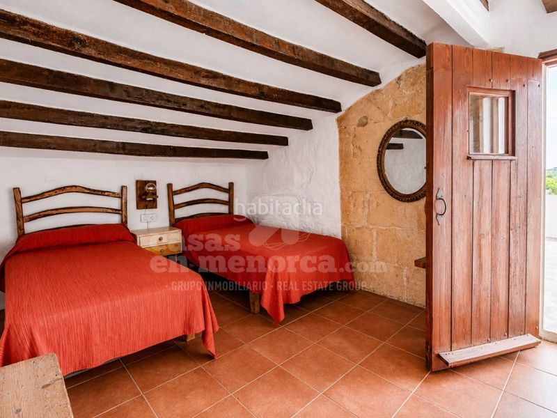 Foto 1a52b3a9-2e47-4de1-8d99-c16c8a98c11d. Masia amb aparcament a Alaior poble Alaior