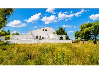 Bauernhof in Alaior Poble. Finca menorquina con licencia turística en plena naturaleza