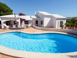 Casa a Sant Climent-Es Canutells. Chalet mediterráneo con licencia en canutells