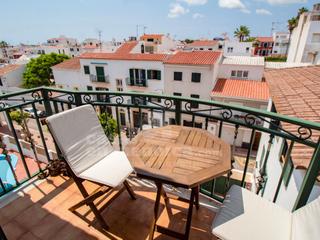 Appartement dans Es Castell. Piso con parking y piscina en es castell