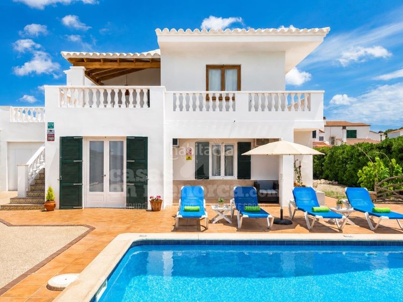 Foto a6131cfb-506d-4e73-ac27-bffd55718ea0. Casa amb piscina a Cala Blanca Ciutadella de Menorca