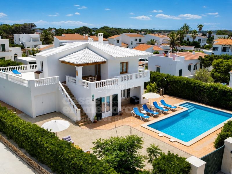 Foto d6e5bd68-8a80-421f-bff9-c1cf4abc2679. Casa amb piscina a Cala Blanca Ciutadella de Menorca