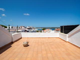 Pis a Es Castell. Cuarto piso con vistas al mar en es castell