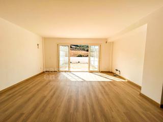 Appartement à Es Mercadal Poble. Piso tríplex con parking y trastero en es mercadal