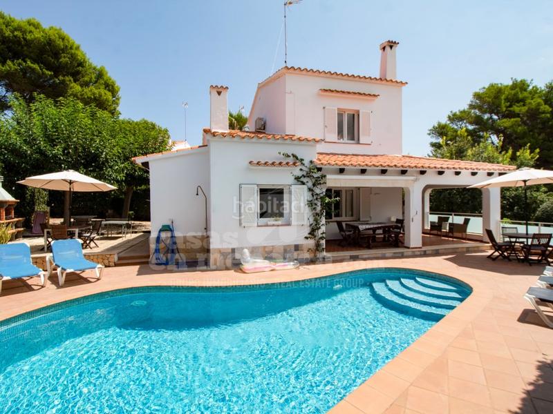 Foto d001283c-37cd-45fb-a56d-418110dd719c. Casa amb aparcament piscina a Punta Grossa Es Mercadal