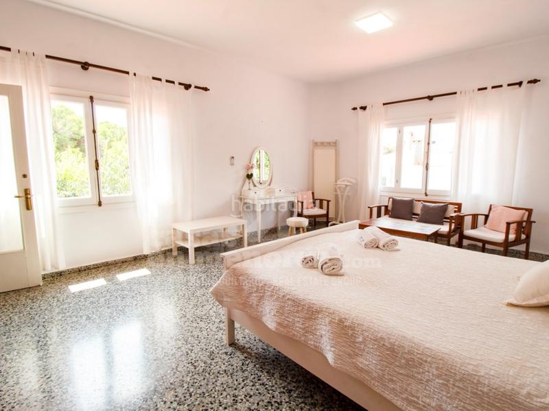Foto f1056886-8193-4e91-bfa4-789868a95d3e. Casa amb aparcament piscina a Punta Grossa Es Mercadal