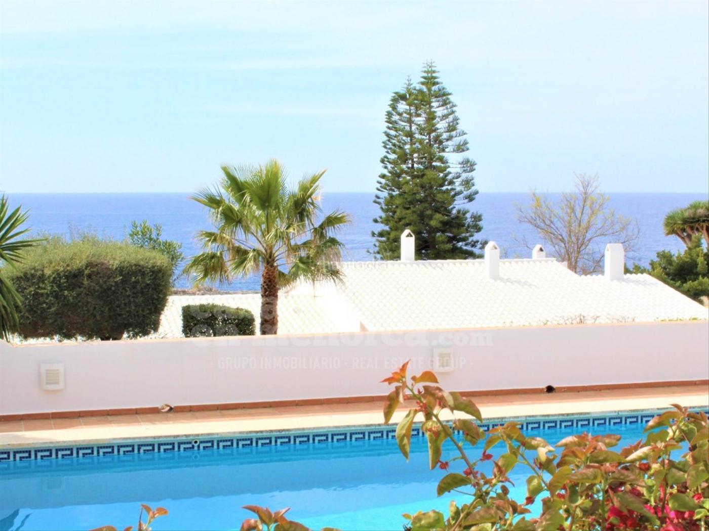Precioso chalet con piscina y vistas al mar en Binibeca Sant Llus