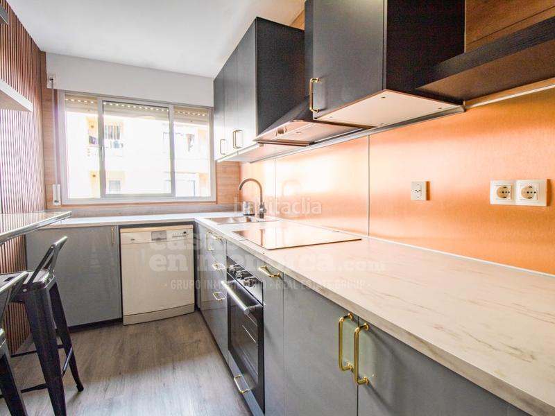 Foto 4c58284e-d953-4d27-86c8-cb6090475dd7. Piso en exclusiva! luminoso piso con terraza y parking en mahón en Maó