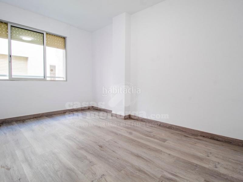 Foto 587a98fe-e579-49de-b915-f275da7985a4. Piso en exclusiva! luminoso piso con terraza y parking en mahón en Maó