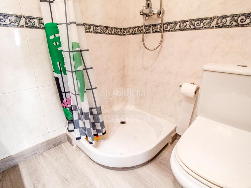Foto 896dfe9a-0dbd-4428-b970-c19e1de33f40. Piso en exclusiva! luminoso piso con terraza y parking en mahón en Maó