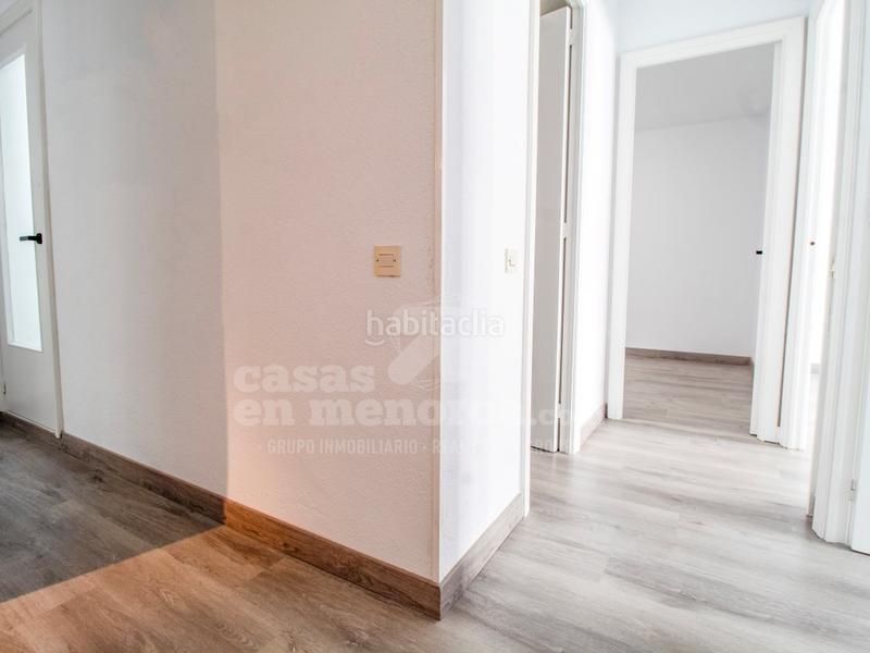 Foto cf2a1aa5-287a-4c86-aff4-b30f33053731. Piso en exclusiva! luminoso piso con terraza y parking en mahón en Maó