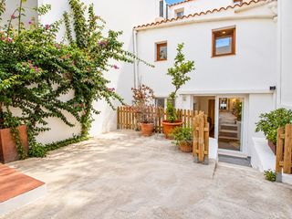 Casa en Camí de Ses Vinyes. Casa menorquina con patio en mahón