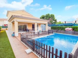 Casa a Malbúger-Camí d´en Barrotes. Chalet con piscina en malbúger