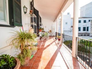 Pis a Centre Històric. Piso con garaje y gran jardín en el centro de mahón