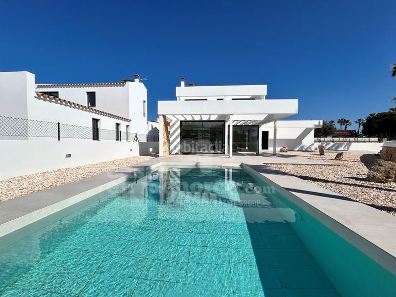 Foto 3a49d270-0cdb-4ab8-b821-13467d9eb16e. Casa amb aparcament piscina a Cala Blanca Ciutadella de Menorca