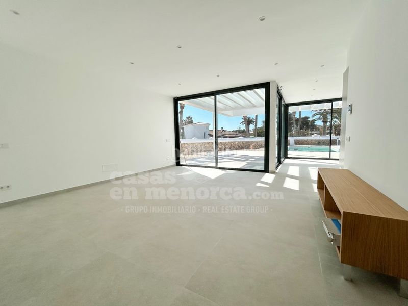Foto 73ee192b-e544-4912-9a26-c0cec1881eb7. Casa amb aparcament piscina a Cala Blanca Ciutadella de Menorca