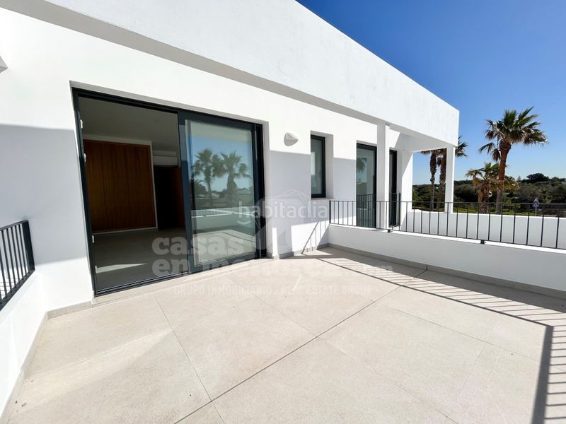 Foto e7dc8813-6984-40cd-8fcb-a93ba983efe5. Casa amb aparcament piscina a Cala Blanca Ciutadella de Menorca