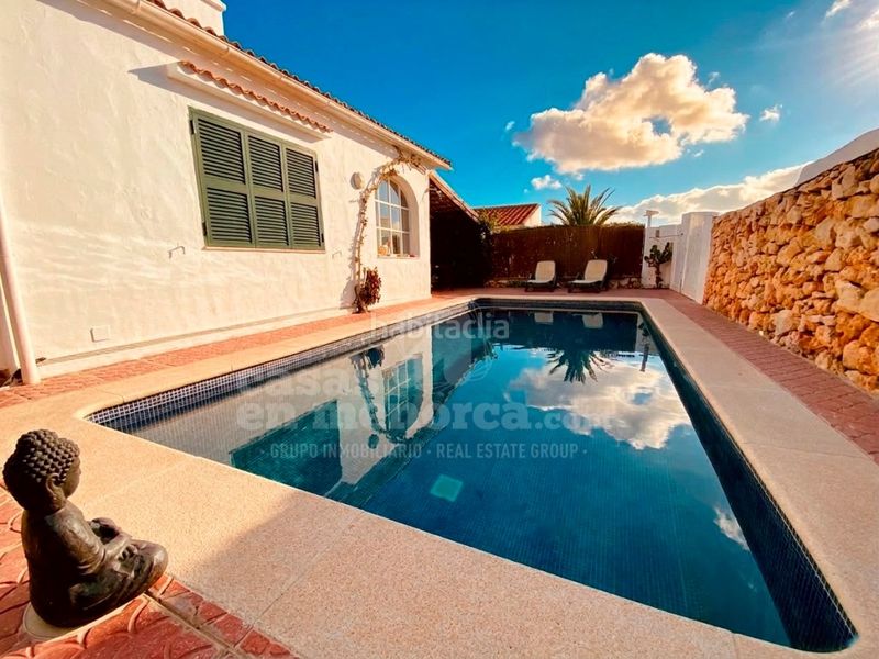 Foto cc66e4a0-aae0-4235-8492-54ed267c30a7. Casa amb piscina a Cala Blanca Ciutadella de Menorca
