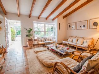 Masia a Llucmaçanes. Preciosa casa de campo con piscina en llucmaçanes