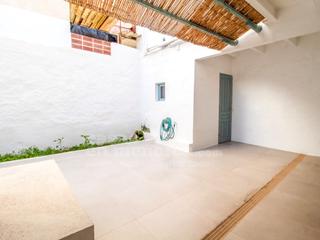 Casa in Es Castell. Casa en planta baja con patio en es castell